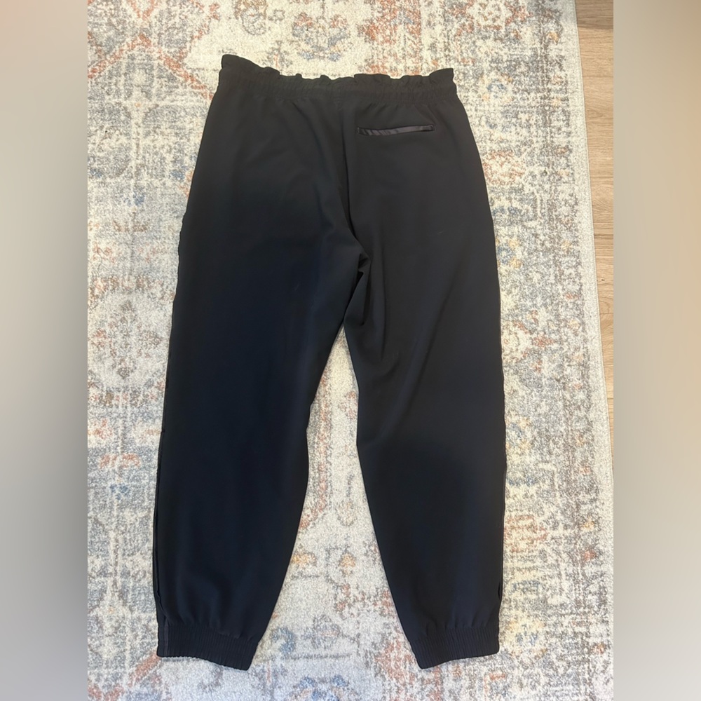 Athleta Women's Black Metropolis Joggers 10 Zipper Pockets Athleisure Workout - Picture 10 of 10